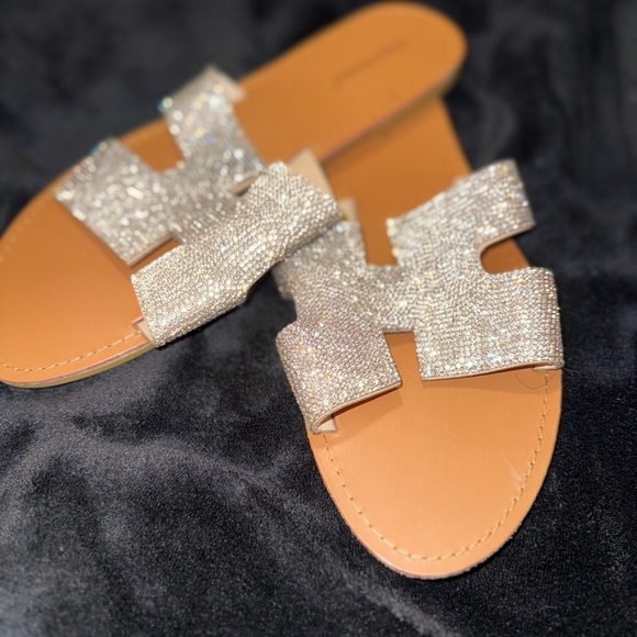 Pierre Dumas Sparkly Silver and Tan Sandals - Picture 1 of 13